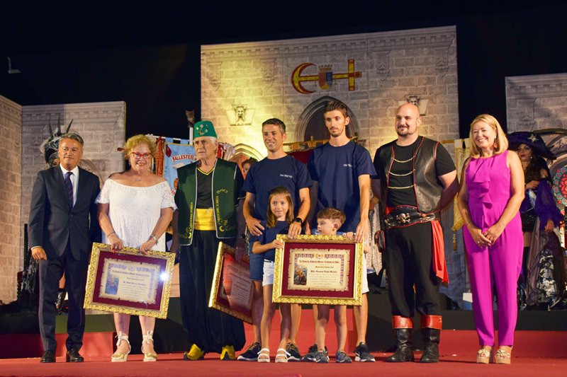 Los Moros i Cristians de Xàbia arrancan con una presentación cargada de emociones y homenajes Los Moros i Cristians de Xàbia arrancan con una presentación cargada de emociones y homenajes